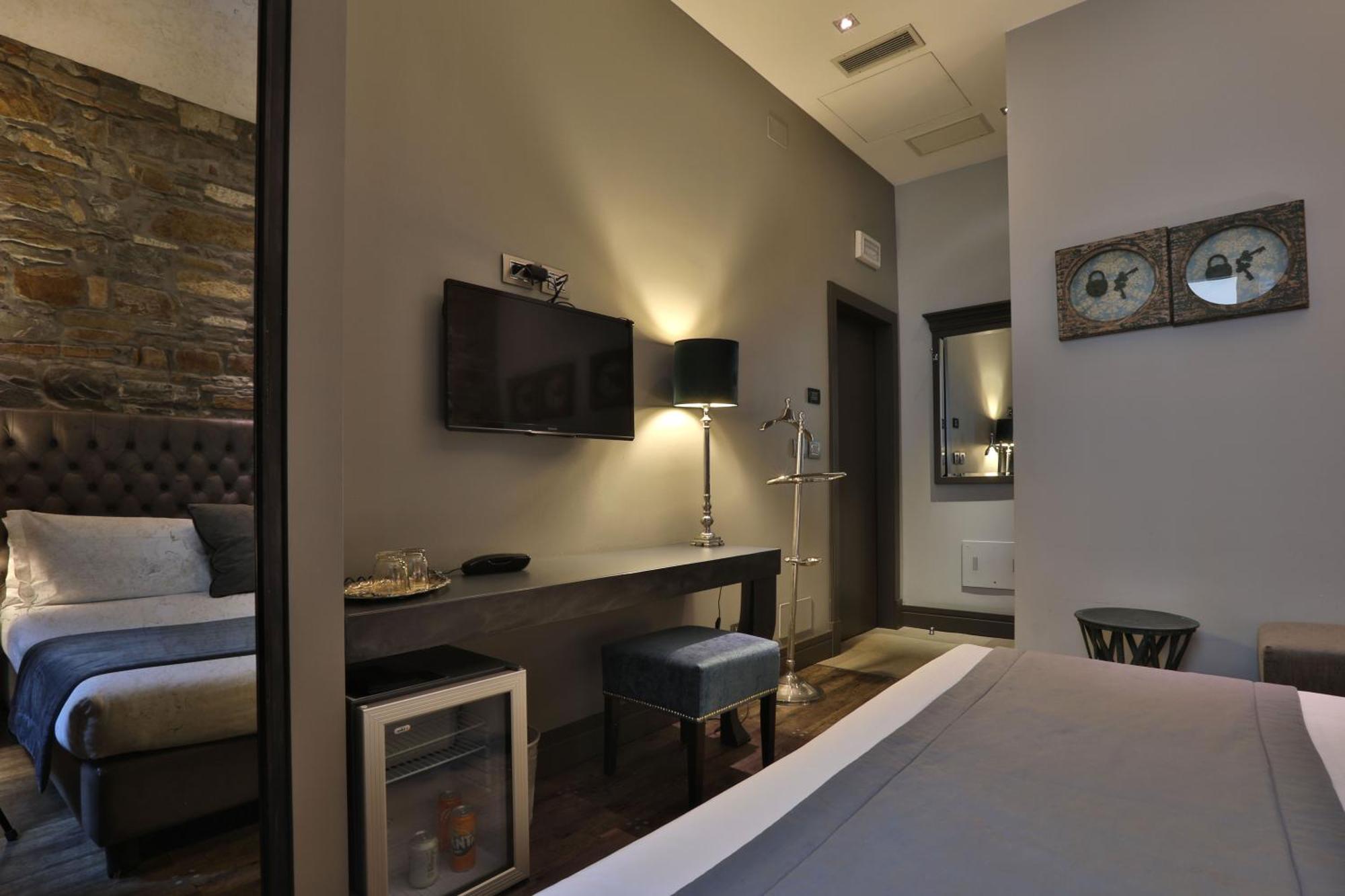 Forvm Boutique Hotel Trieste Exterior photo